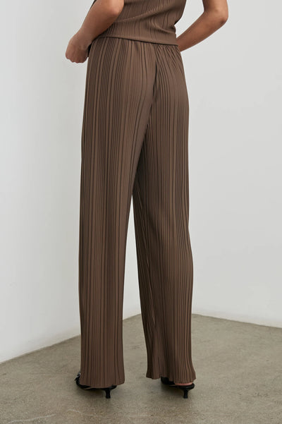 Liana Pant in Morel