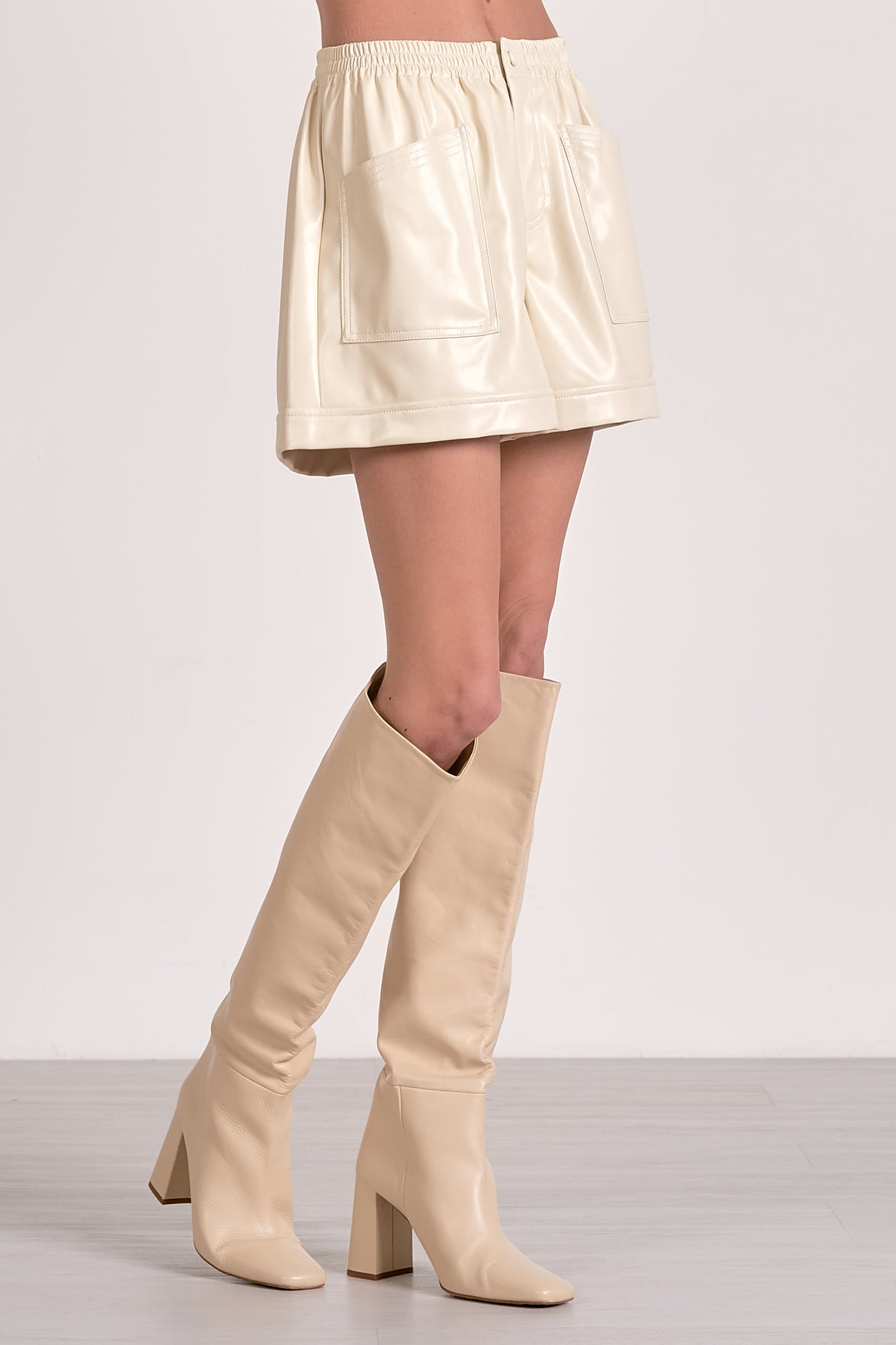Vonnie Shorts in Off White