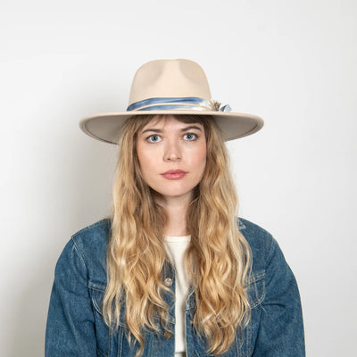 Amelia in Bone