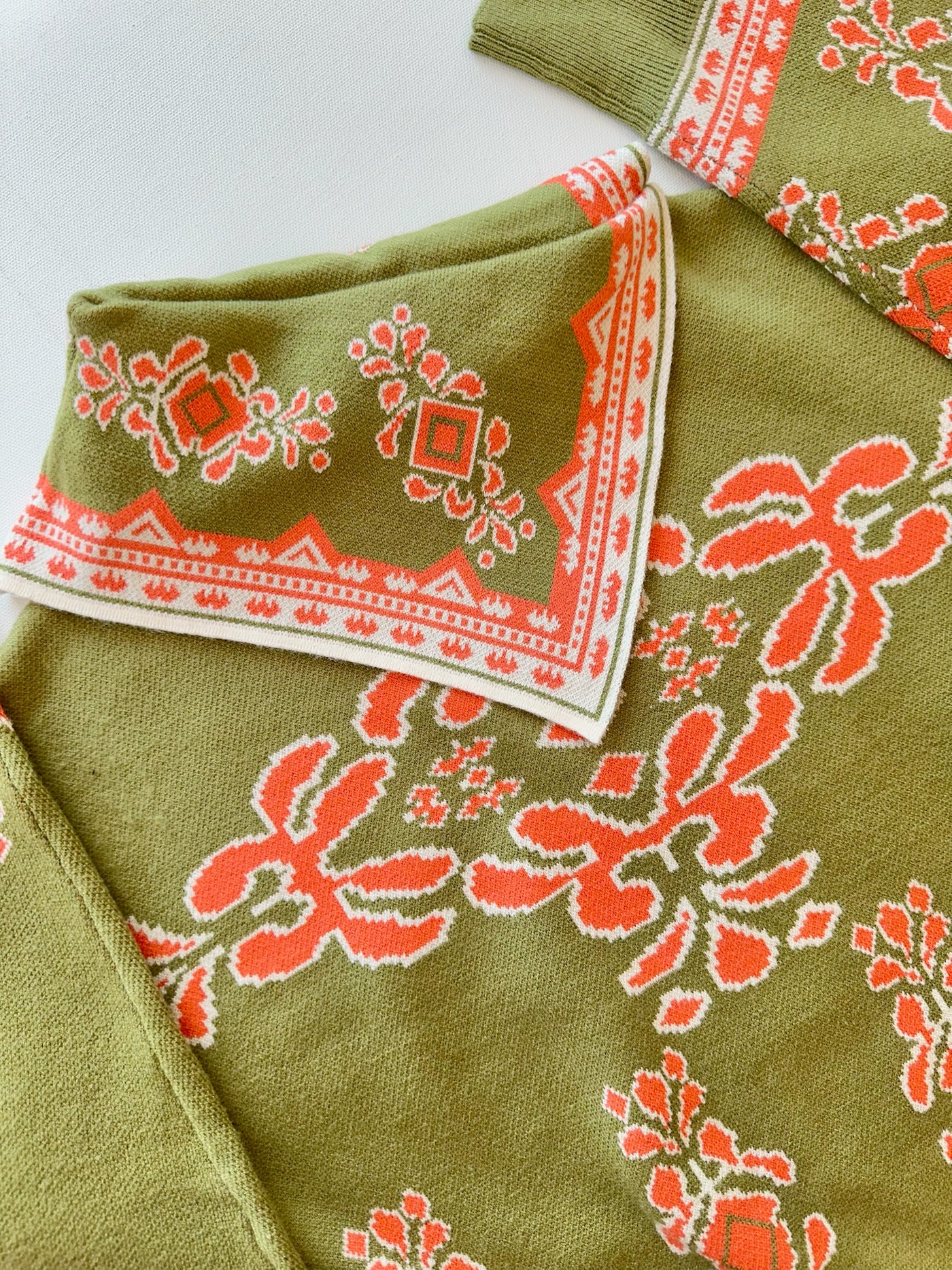 Bandana Sweater in Green/Orange
