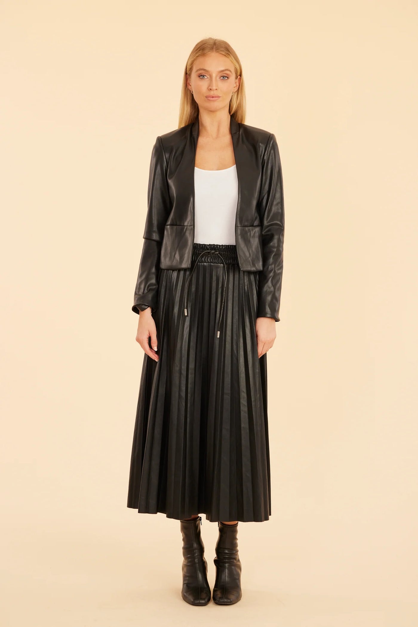 Pleated Drawstring Midi Skirt in Black