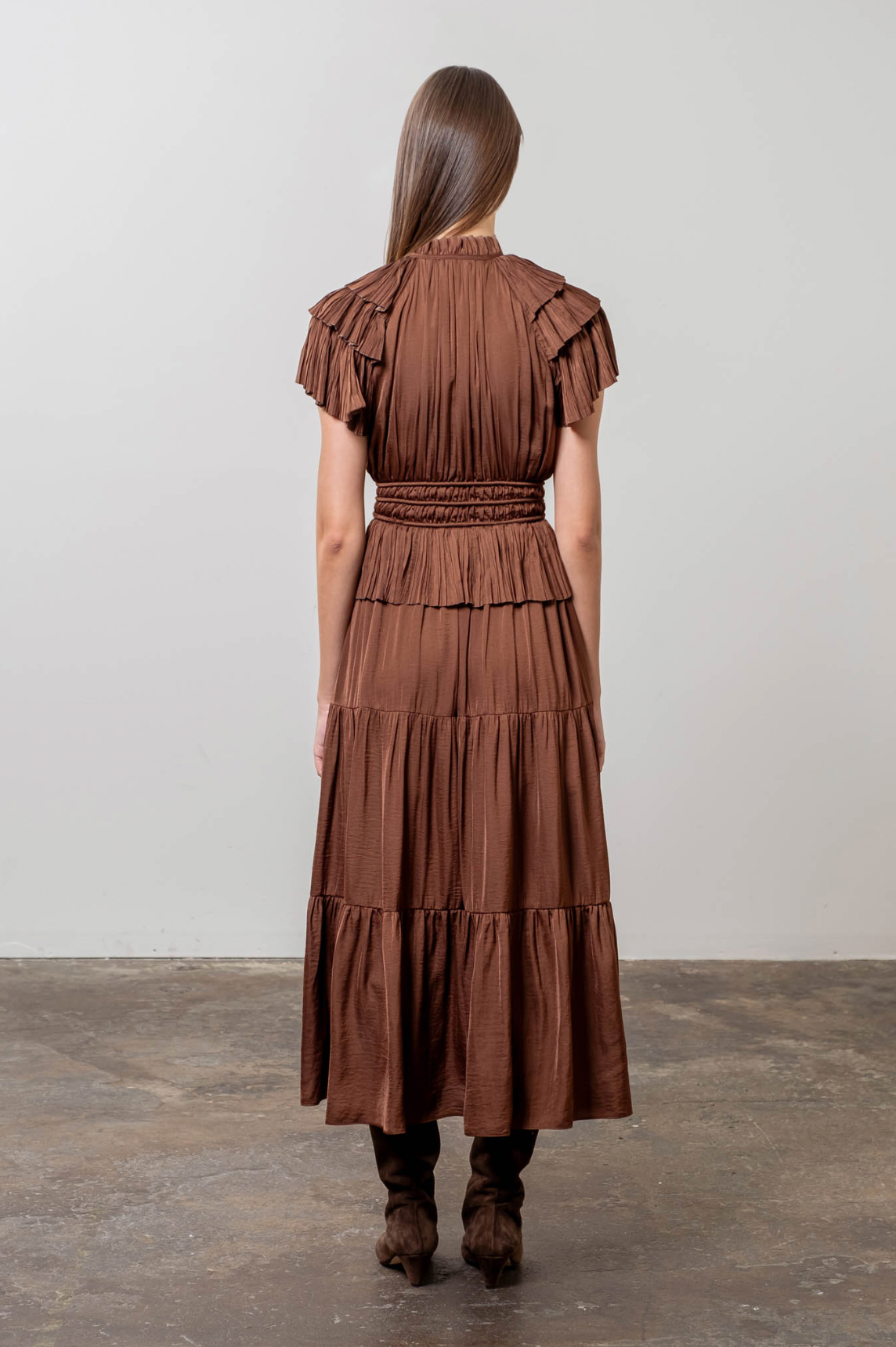 Short Sleeve Pleated Midi Dress in Chocolate