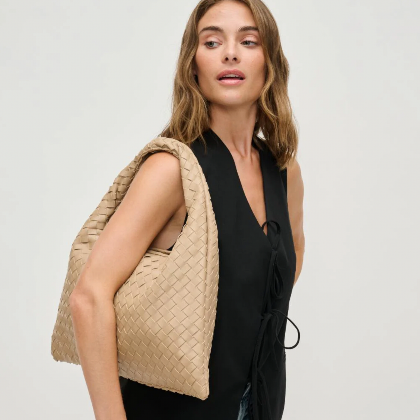 Leah Hobo in Natural