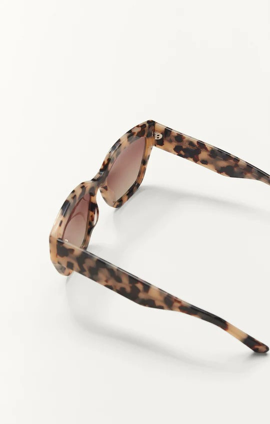 Iconic Sunglasses in Brown Tortoise Gradient